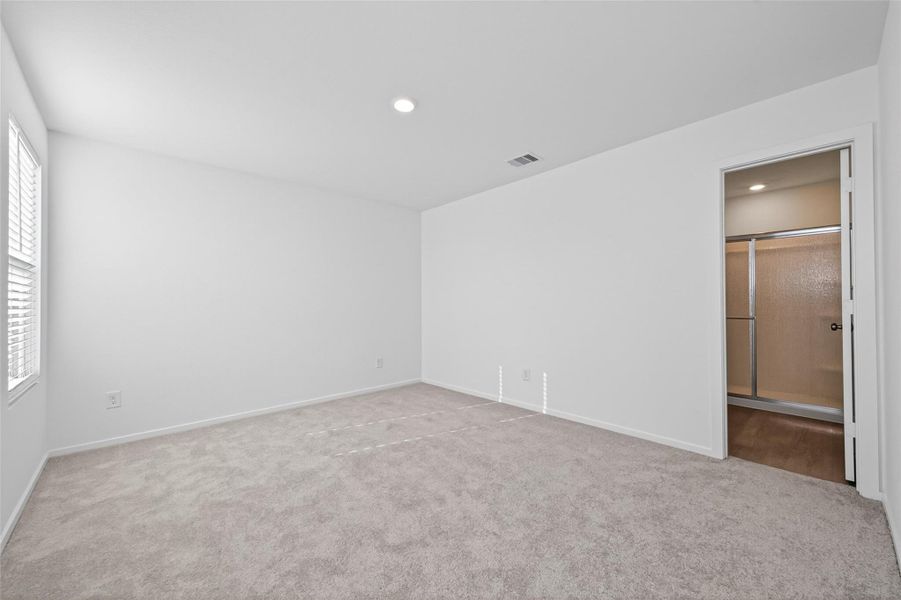 Spacious, unfurnished interior of a new home in , Houston (Image 17).