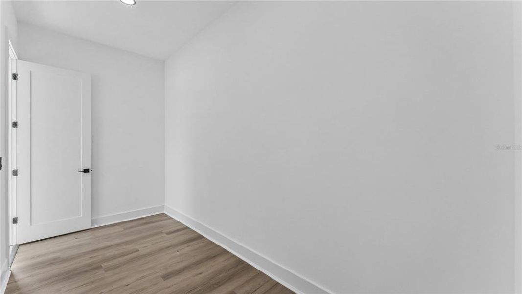 Spacious, unfurnished interior of a new home in , Lake Alfred (Image 22).