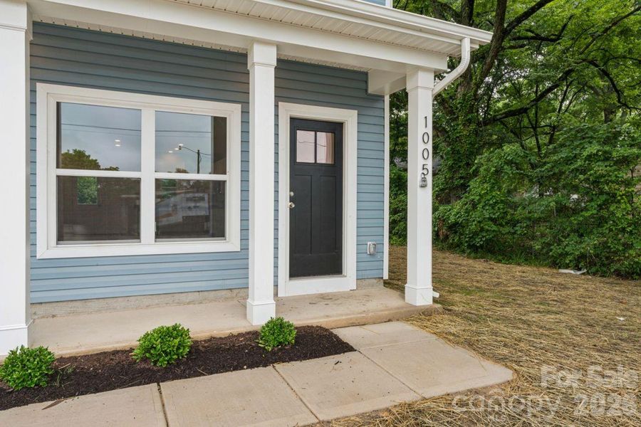 Exterior details and patio area of a home in , Gastonia (Image 3).