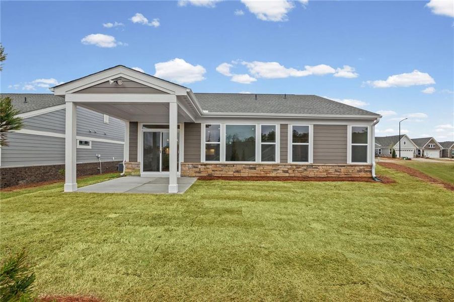 Exterior details and patio area of a home in Laurel Farms, Dallas (Image 25).