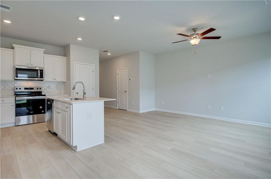 Spacious, unfurnished interior of a new home in Avery Landing, McDonough (Image 22).