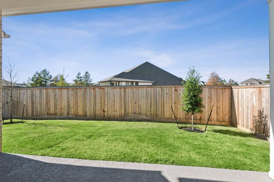 Exterior details and patio area of a home in Kresston, Montgomery (Image 3).