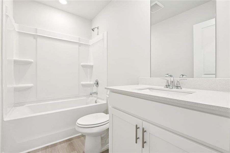 Furnished interior view inside a new home in Ivey Township, Dallas (Image 13).