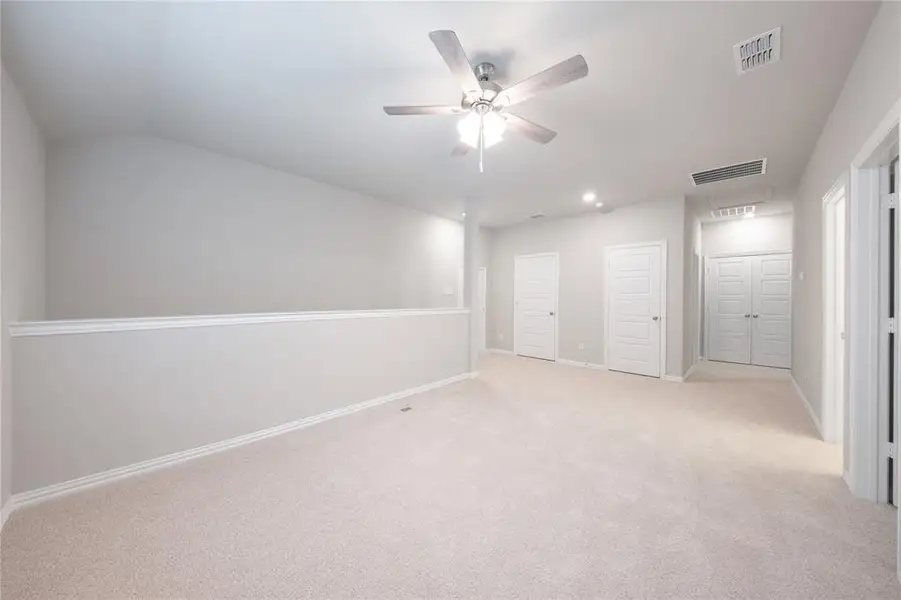 Spacious, unfurnished interior of a new home in Lake Pointe: Lake Pointe at Paloma Creek, Little Elm (Image 29).