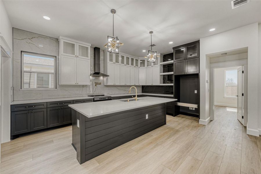 New contemporary construction with all the works - No expense spared!