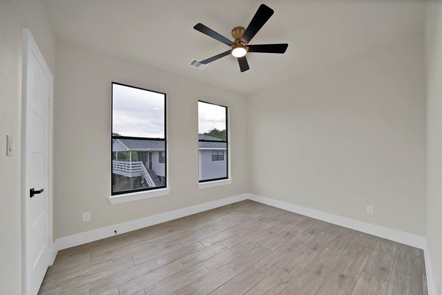 Spacious, unfurnished interior of a new home in , Granbury (Image 31).