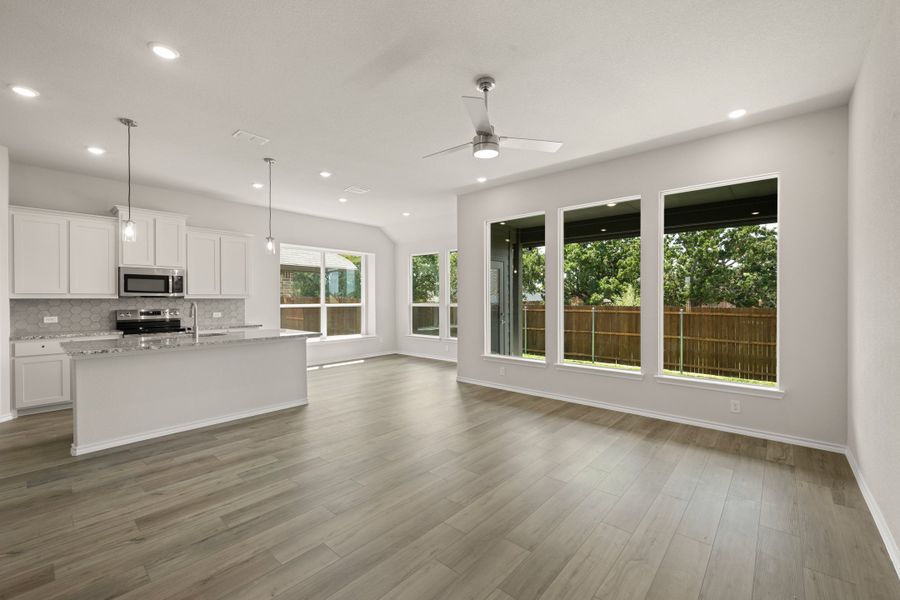 Spacious, unfurnished interior of a new home in Pirate Village, Granbury (Image 16).