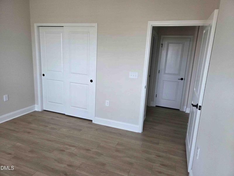 -guest bedroom closet