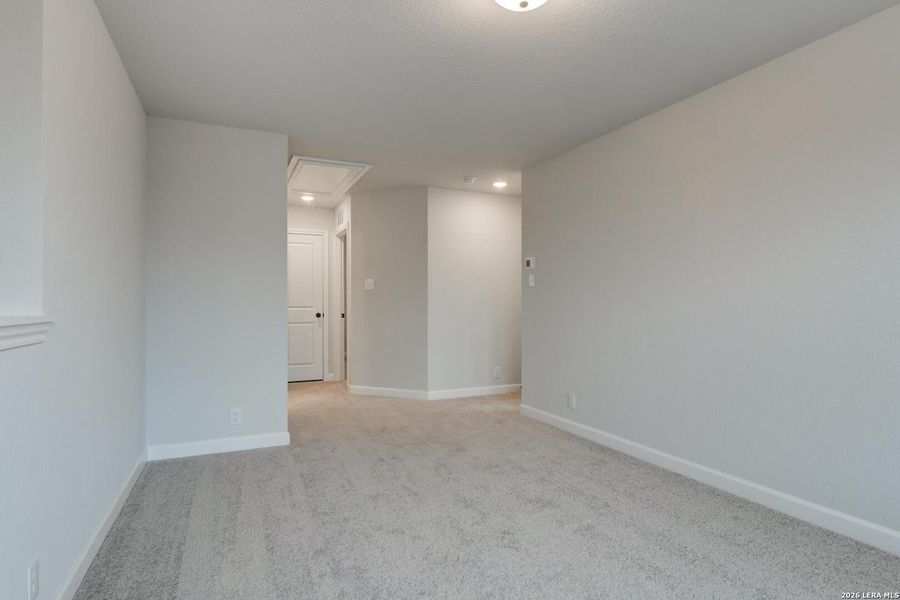 Spacious, unfurnished interior of a new home in , Schertz (Image 11).