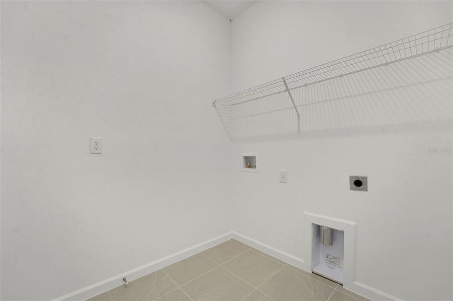 Spacious, unfurnished interior of a new home in Cypress Park Estates, Haines City (Image 13).