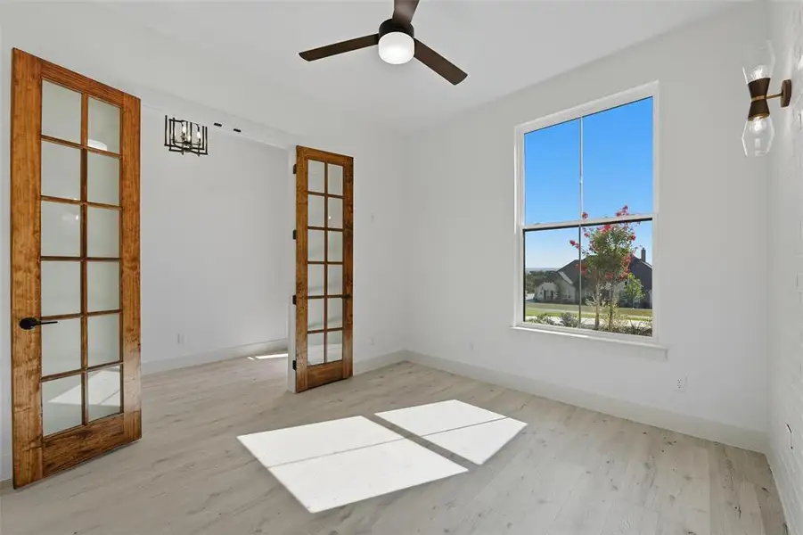 Image 40 of a home in Eagles Bluff.