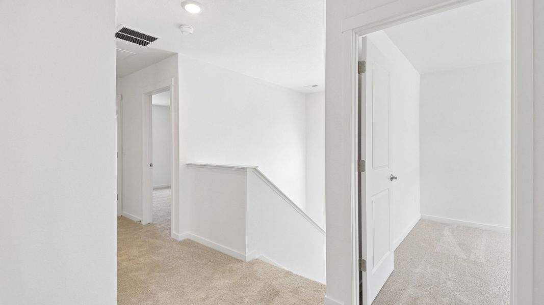 Spacious, unfurnished interior of a new home in Vantage, Berthoud (Image 17).