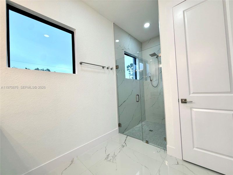 MASTER BATHROOM MASTER BATHROOM
