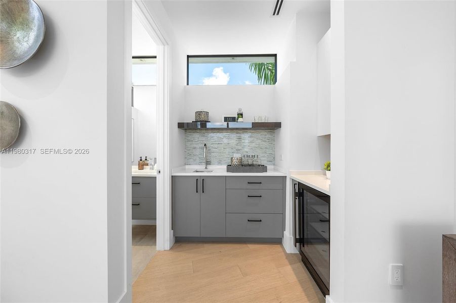 Furnished interior view inside a new home in , Fort Lauderdale (Image 38).