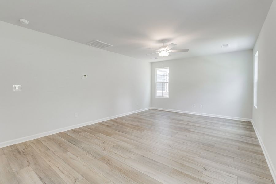Spacious, unfurnished interior of a new home in Bluefield, Lexington (Image 15).