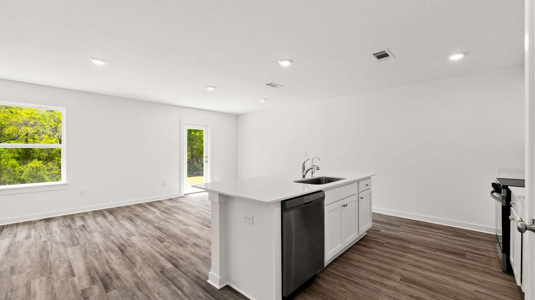Spacious, unfurnished interior of a new home in Magnolia at the Bluffs Phase 3, Freeport (Image 11).