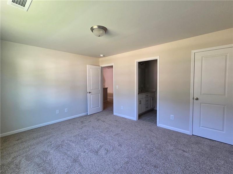 Spacious, unfurnished interior of a new home in River Meadows, Bethlehem (Image 21).