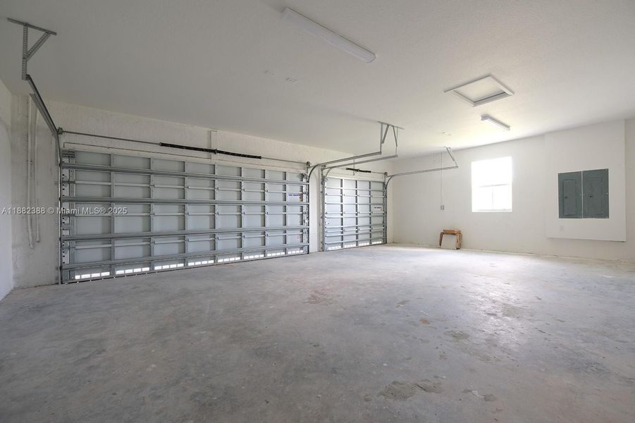 Spacious, unfurnished interior of a new home in , Homestead (Image 12).