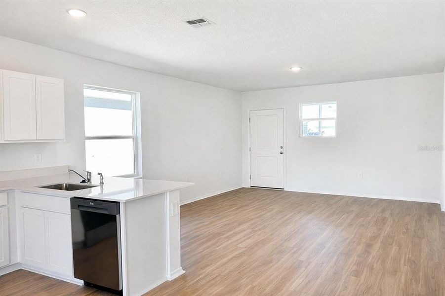 Image 10 of a home in Broadleaf.