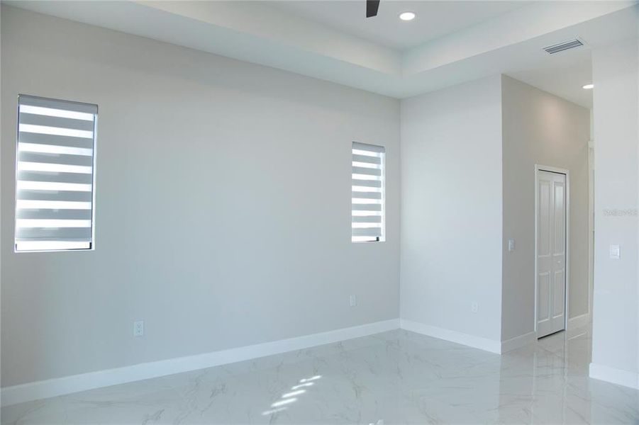 Spacious, unfurnished interior of a new home in , Cape Coral (Image 31).