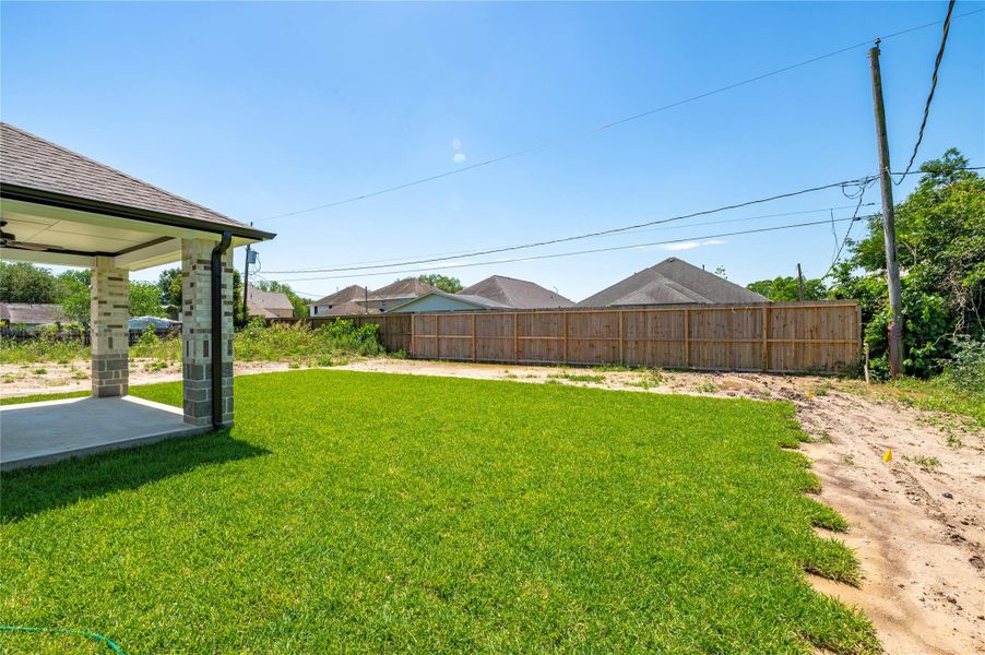 Exterior details and patio area of a home in , Houston (Image 29).