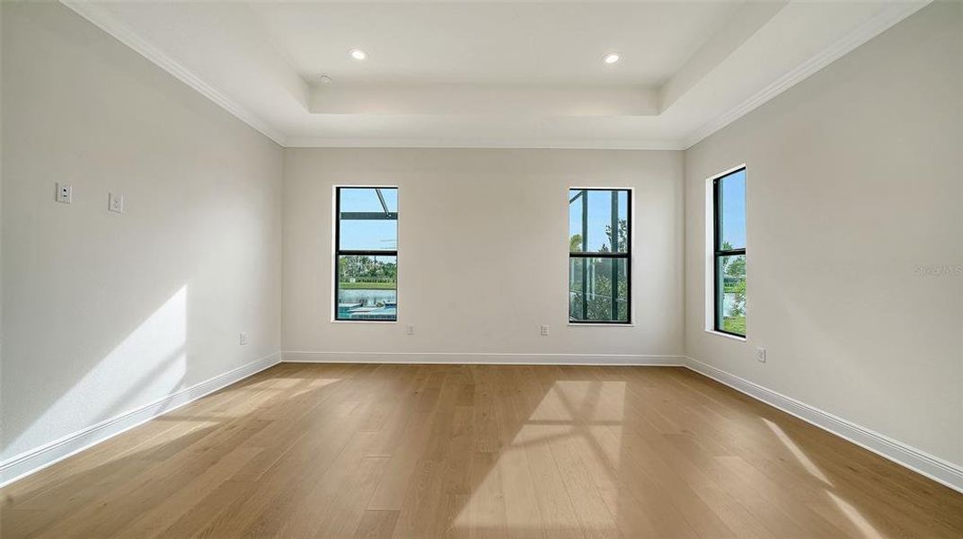 Spacious, unfurnished interior of a new home in Tideline, Bradenton (Image 39).