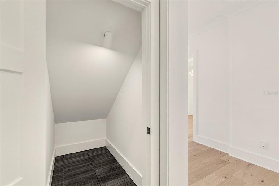 Spacious, unfurnished interior of a new home in , Tampa (Image 71).
