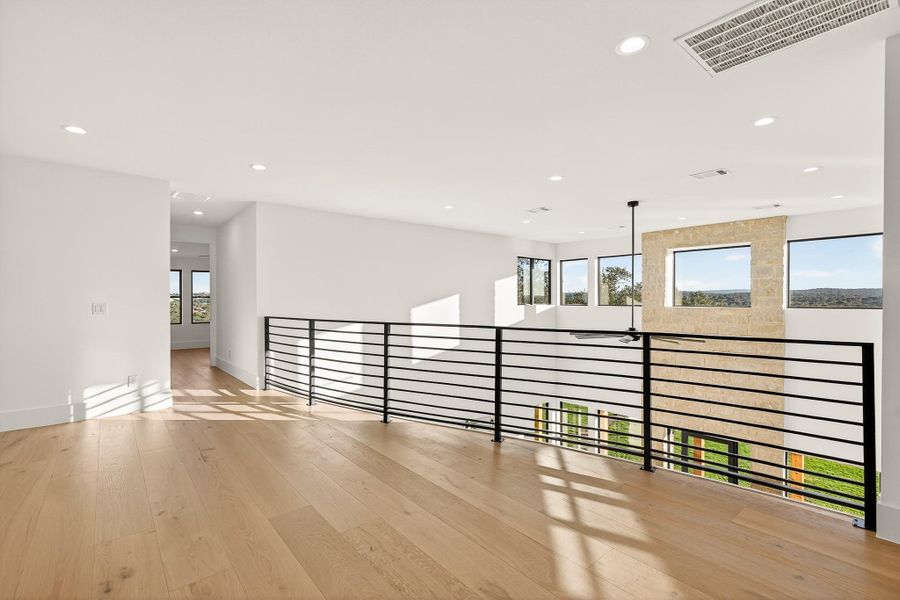 Spacious, unfurnished interior of a new home in , Horseshoe Bay (Image 19).