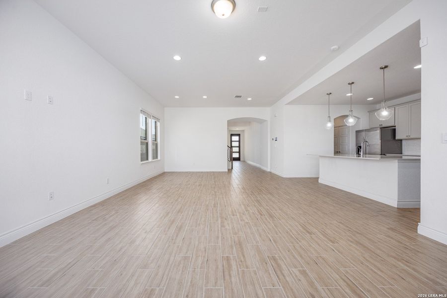 Spacious, unfurnished interior of a new home in Bison Ridge, San Antonio (Image 37).