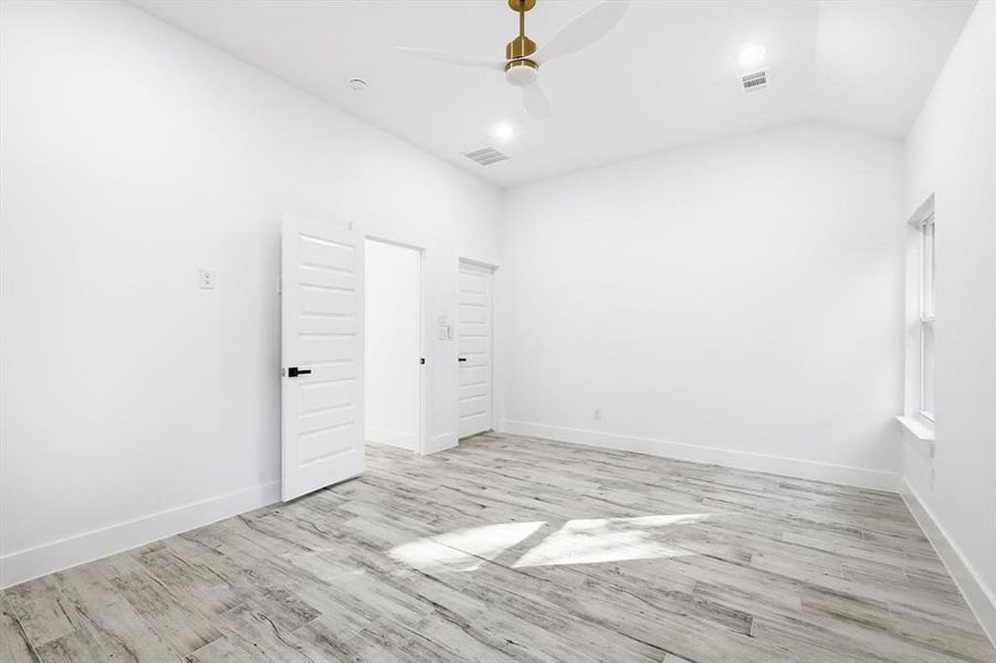 Spacious, unfurnished interior of a new home in , Gun Barrel City (Image 26).