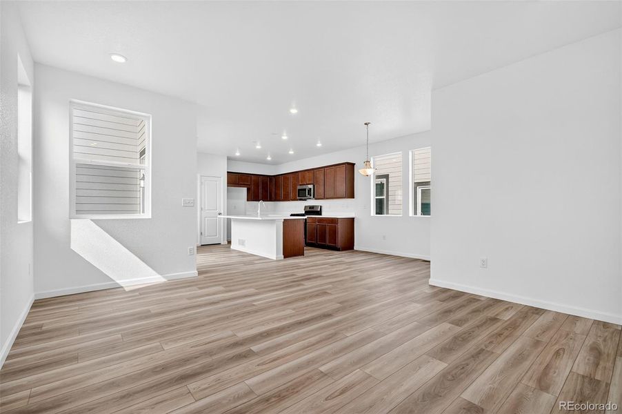 2110 Wagon Wheel Aly ~ Ready Now