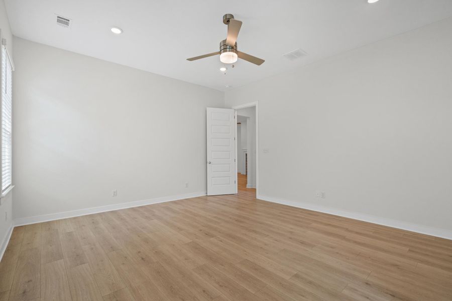 Spacious, unfurnished interior of a new home in Myers Park, Arlington (Image 16). Spacious, unfurnished interior of a new home in Myers Park, Arlington (Image 16).