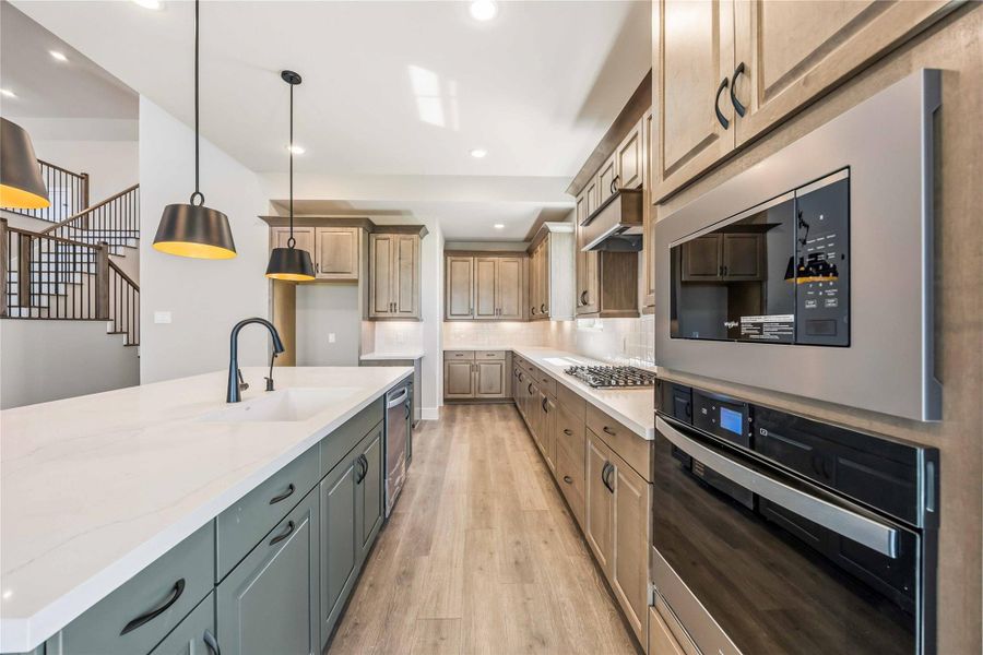 Furnished interior view inside a new home in Valencia, Manvel (Image 9).