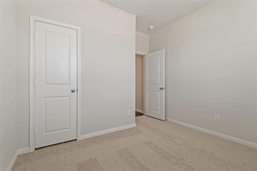 Spacious, unfurnished interior of a new home in Trails at Cochran Ranch, Waller (Image 6).
