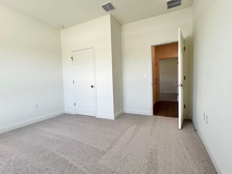 Spacious, unfurnished interior of a new home in Lakes At St Sebastian, Micco (Image 17).