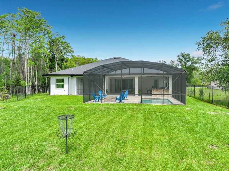 Exterior details and patio area of a home in , Orlando (Image 30).