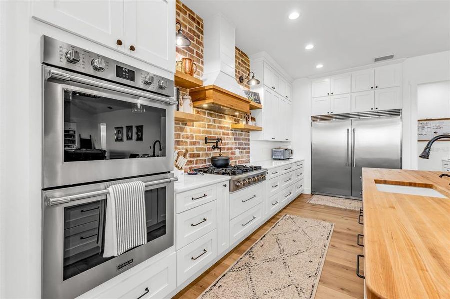Furnished interior view inside a new home in , Arcadia (Image 55).