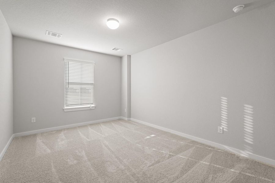 Spacious, unfurnished interior of a new home in Morton Creek Ranch, Katy (Image 10).