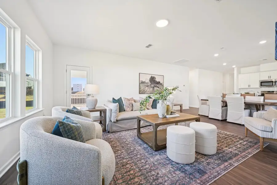 Representative images and renderings are for illustrative purposes. Actual structural options and design finishes of home may vary.