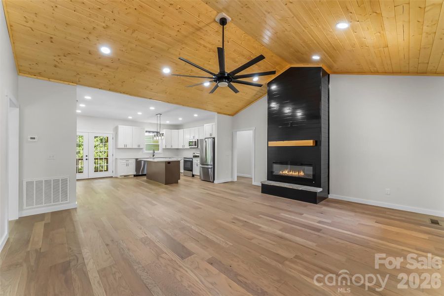 Spacious, unfurnished interior of a new home in , Marion (Image 37).