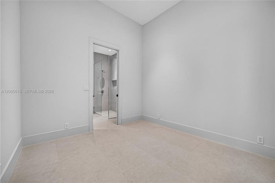 Spacious, unfurnished interior of a new home in , Miami (Image 24).