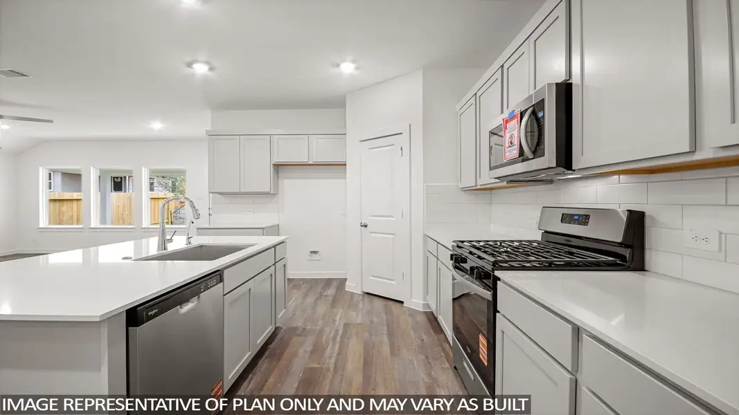 Furnished interior view inside a new home in Silverthorne, Conroe (Image 5). Furnished interior view inside a new home in Silverthorne, Conroe (Image 5).