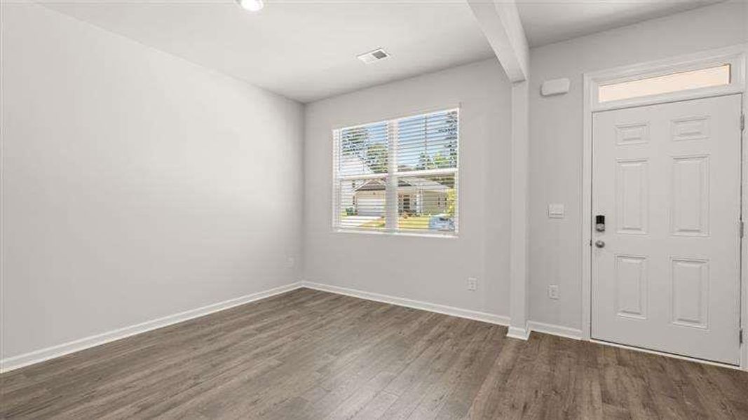 Spacious, unfurnished interior of a new home in Sherwood Manor, College Park (Image 13).