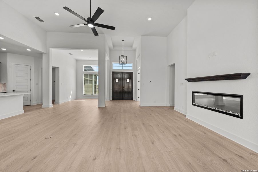 Spacious, unfurnished interior of a new home in Mesa Western, Cibolo (Image 27).