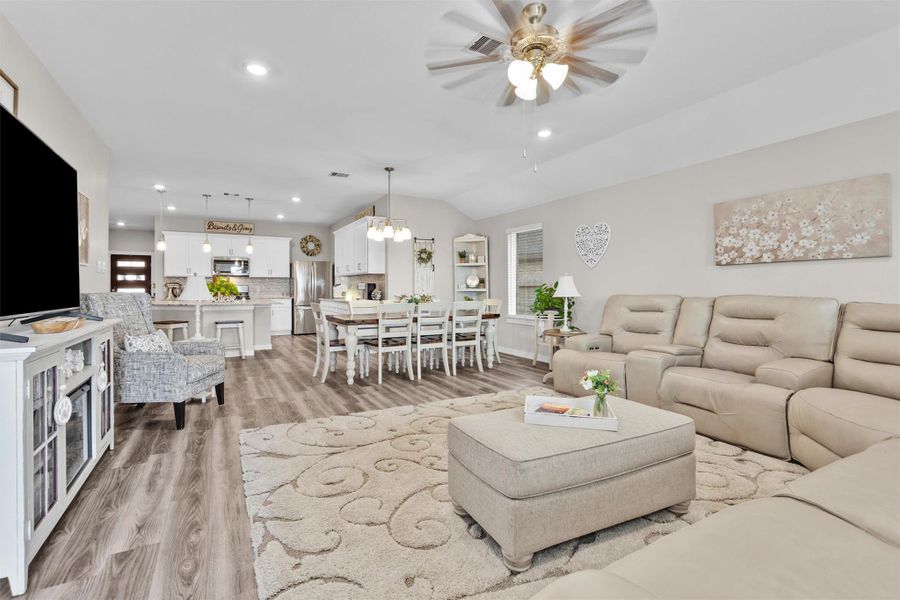 Furnished interior view inside a new home in Central Park, Texas City (Image 13).