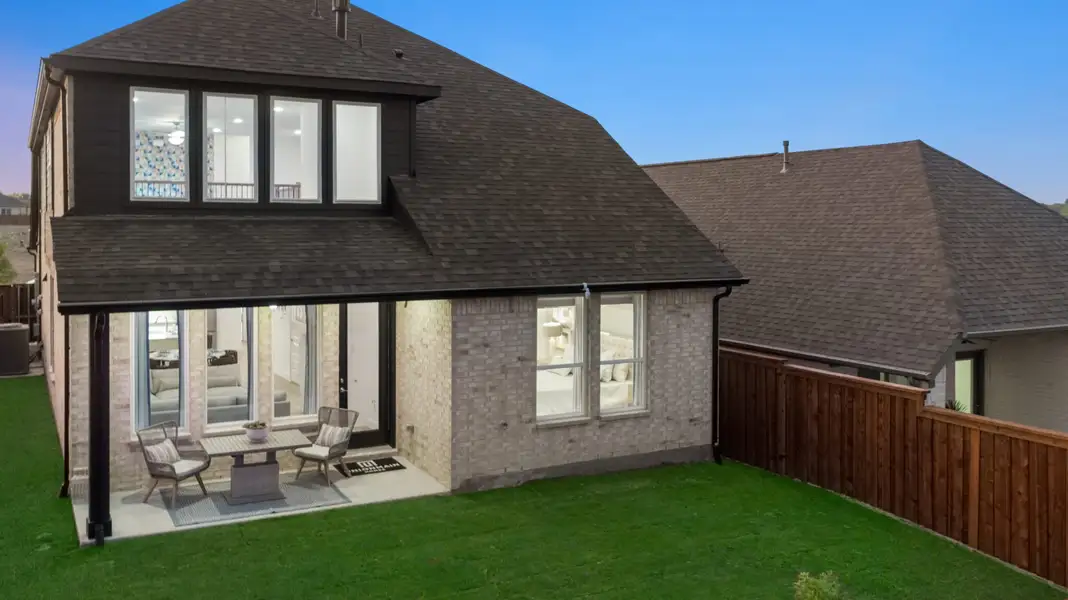 Exterior details and patio area of a home in Reunion, Rhome (Image 3).