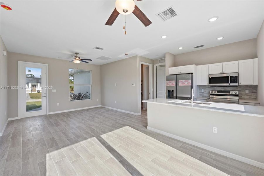 Spacious, unfurnished interior of a new home in , Lehigh Acres (Image 21).