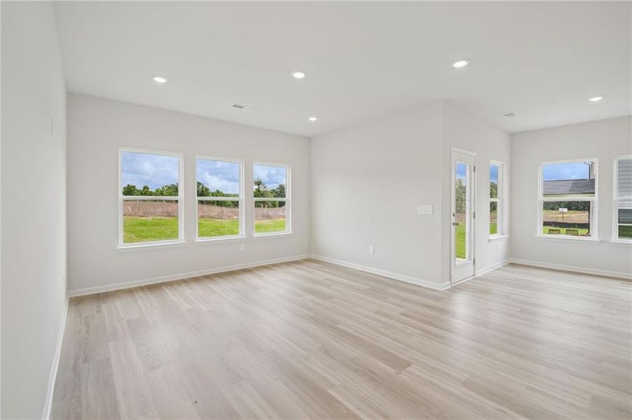 Spacious, unfurnished interior of a new home in Northwoods at Mirror Lake, Villa Rica (Image 30).