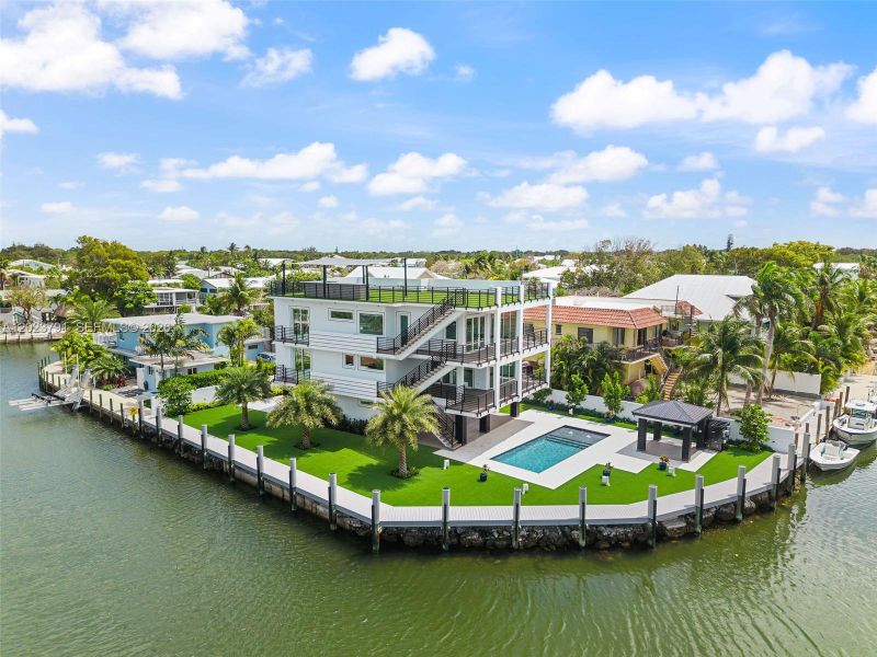 Condo located in Tavernier, FL showcasing its design and architecture (Image 5). Condo located in Tavernier, FL showcasing its design and architecture (Image 5).