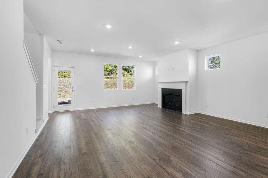 Spacious, unfurnished interior of a new home in Windance Lake, Loganville (Image 30).